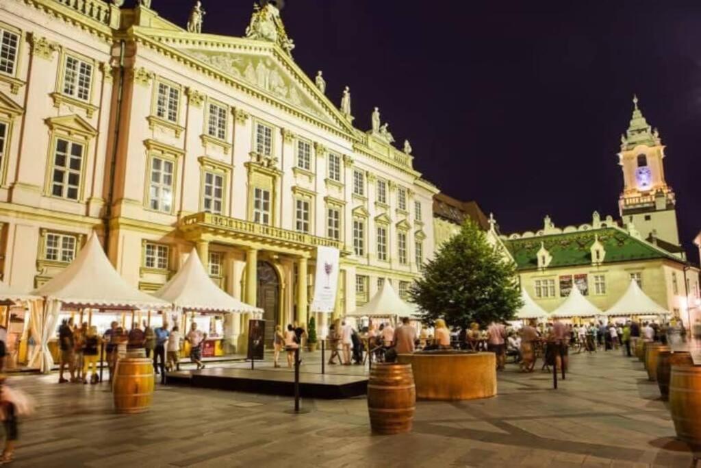 Ferienwohnung Boutique Flat In Old Town Pressburg Exterior foto
