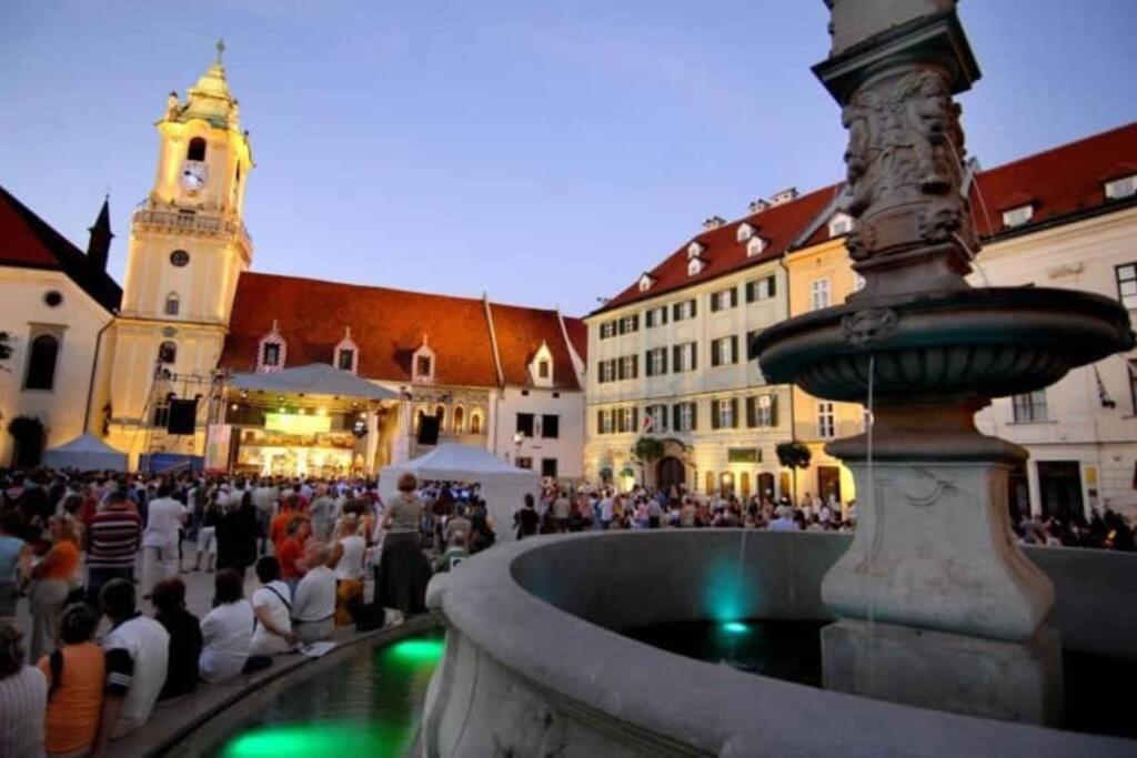Ferienwohnung Boutique Flat In Old Town Pressburg Exterior foto